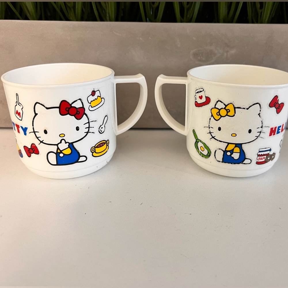 2 Japan Sanrio Hello Kitty Cup 3” With Handle Hello Kitty Plastic Mugs Daiso 8OZ